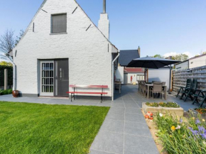 Beautiful Farmhouse in Beveren aan den IJzer with Terrace